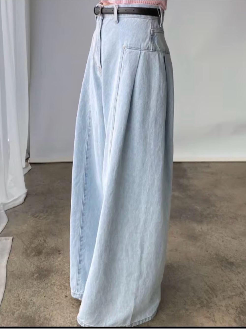High-Waist Light Wash Blue Wide-Flare Leg Jeans M